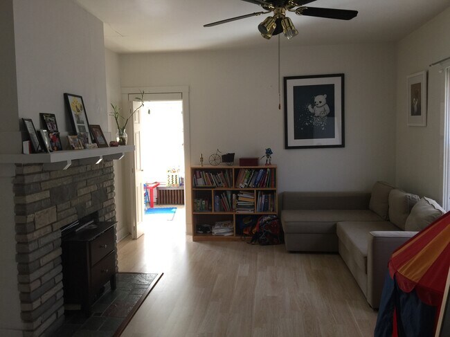 Foto del edificio - 4201 Windsor St