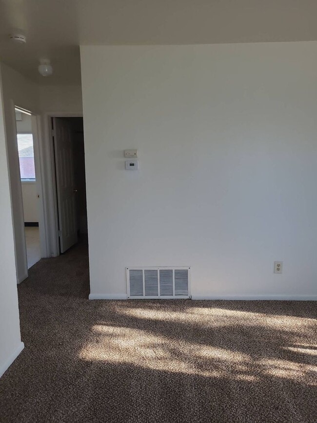 Building Photo - 937-939 Lowry St