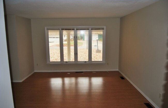 Building Photo - 4131 Victoria Dr
