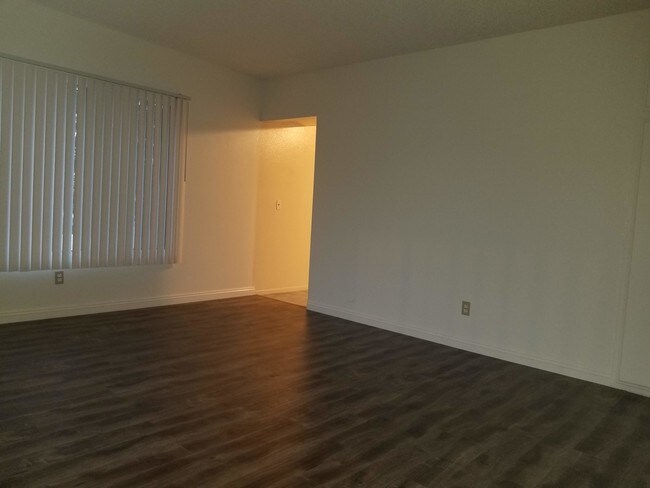 Foto del edificio - 8148 Hill Dr