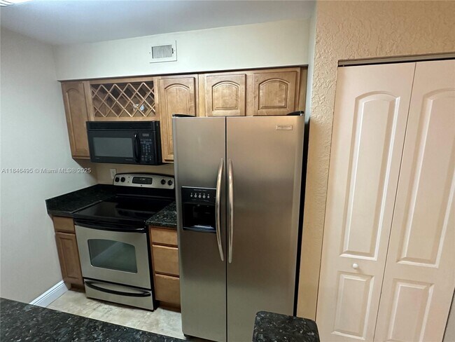 Foto del edificio - 2803 N Oakland Forest Dr