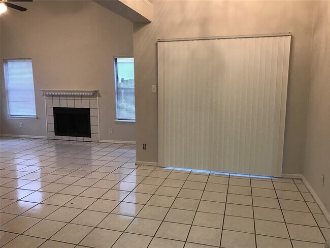 Foto del edificio - 117 Trae St