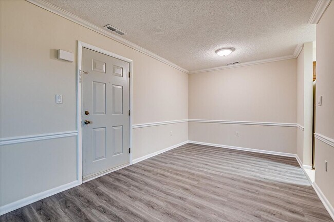 Foto del edificio - 211 Ravens Crest Dr