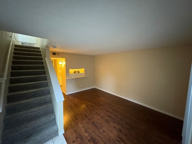 Building Photo - 5101gl