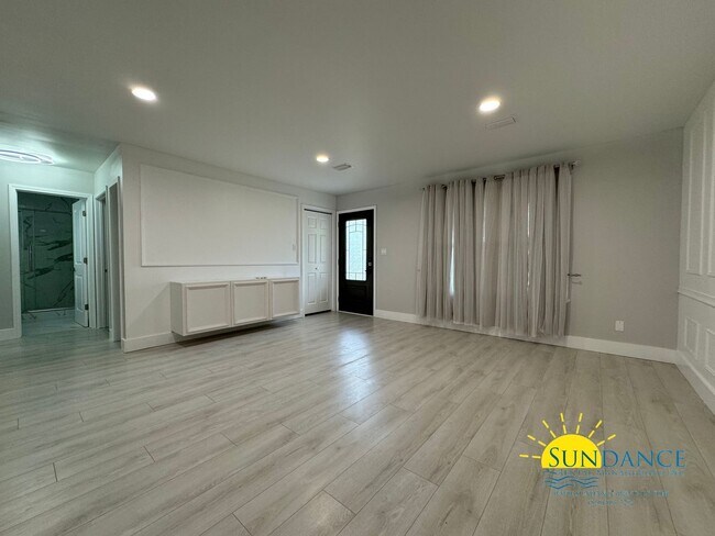 Foto del edificio - Beautifully Renovated 3-Bedroom Home in Pr...