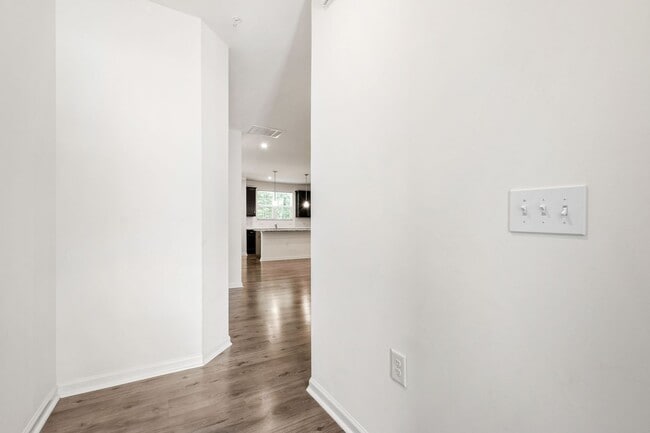 Building Photo - Modern Townhome in Sought-After Morrisville!