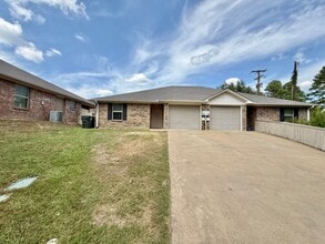 Building Photo - 3988 Duchess Dr