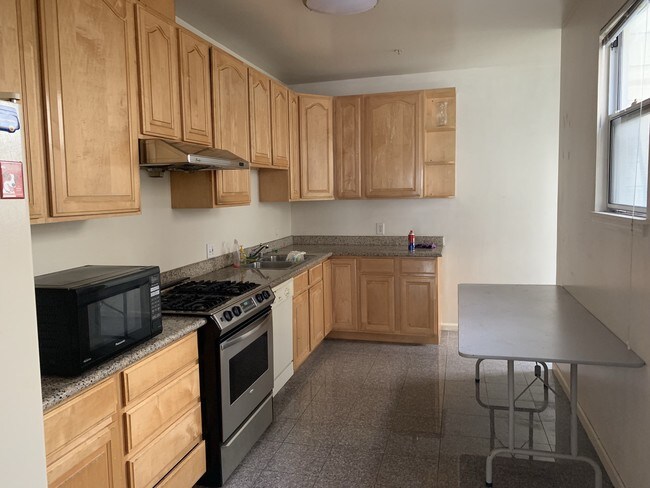 Kitchen - 2724 Cabrillo St