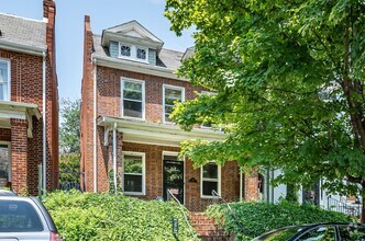 Building Photo - 204 S Mulberry St