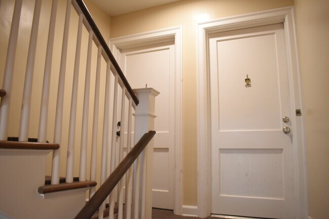 Building Photo - 2940 Oleander Dr