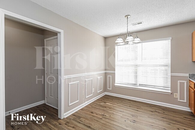 Foto del edificio - 933 Milkwood Ln