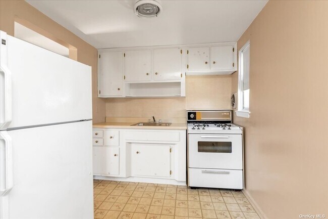 Building Photo - 74 Fairmount St