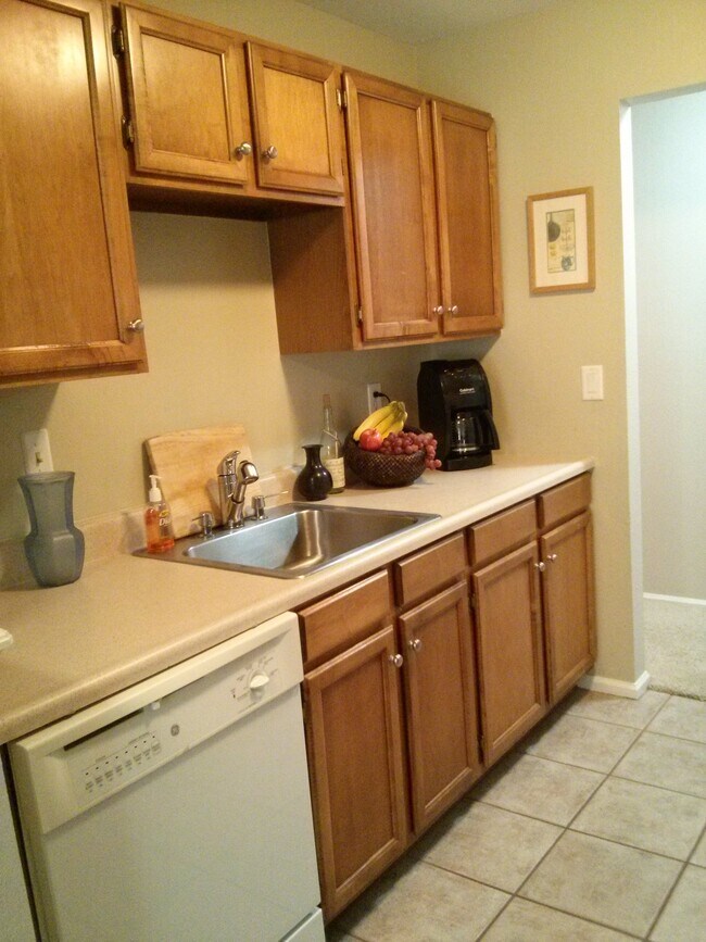 Foto del edificio - 10930 W Florida Ave