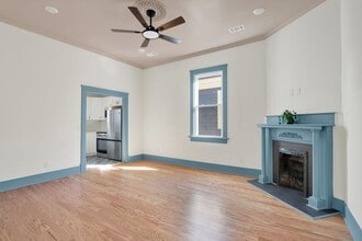 Building Photo - 810 E Park Ave