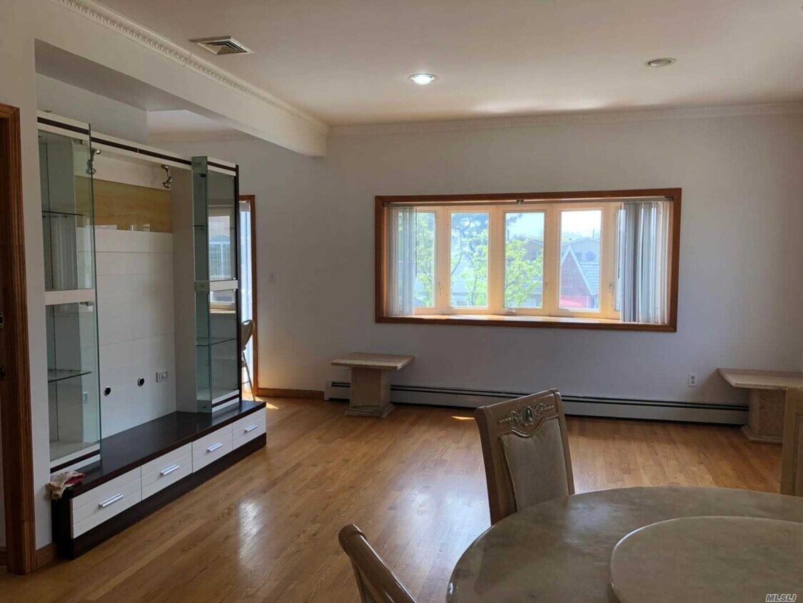 Foto del edificio - 142-33 59th Ave