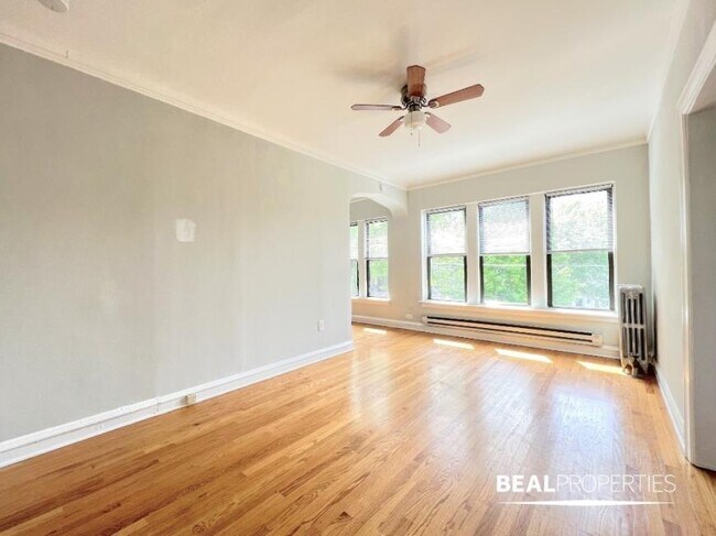 Foto del edificio - 0 bedroom in CHICAGO IL 60640