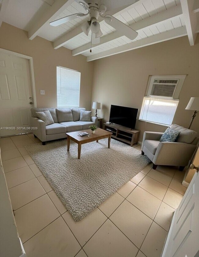 Foto del edificio - 2349 NW 13th Ct