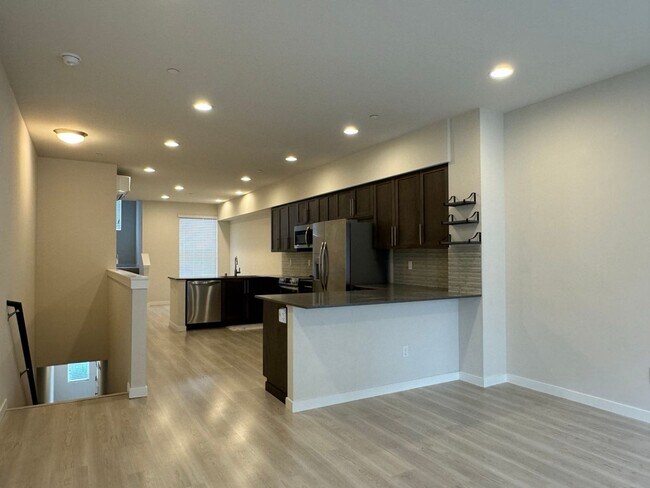 Foto del edificio - Modern Lynnwood 2BD/2.5BTH Townhome for Lease! Small Pet Friendly!
