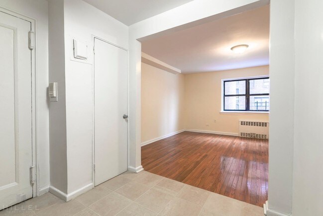Foto del edificio - 9960 64th Ave