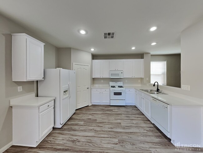 Building Photo - 72 Japonica Ave