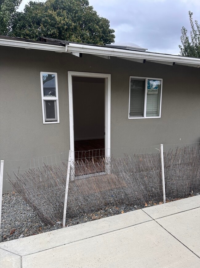 Building Photo - 283 McCreery Ave