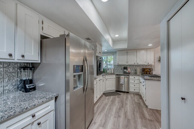 Cocina - 6620 N 8th Pl