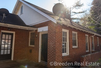 Building Photo - 702 W Union St