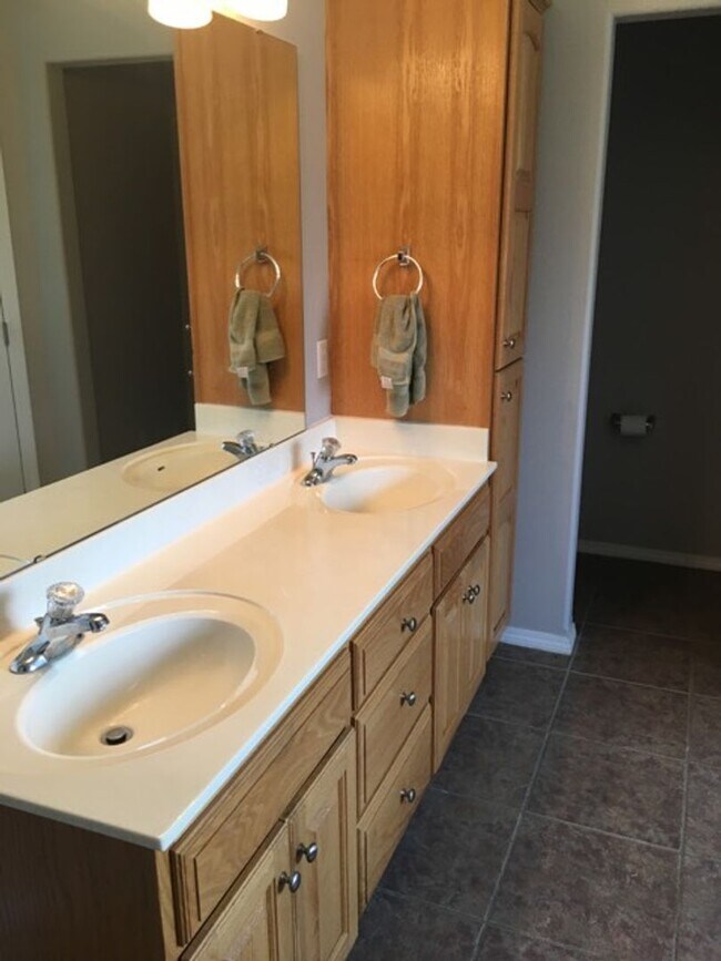 Foto del edificio - 3 Bedroom Home in Wonderful Neighborhood!
