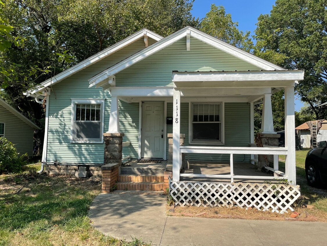 Primary Photo - Nice 2 Bedroom 1 Bathroom Home
