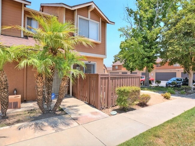 Building Photo - 1460 Kendall Dr