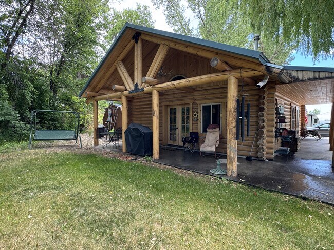 Foto del edificio - 3463 Rimrock Rd