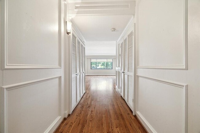 Building Photo - 1400 Hermann Dr