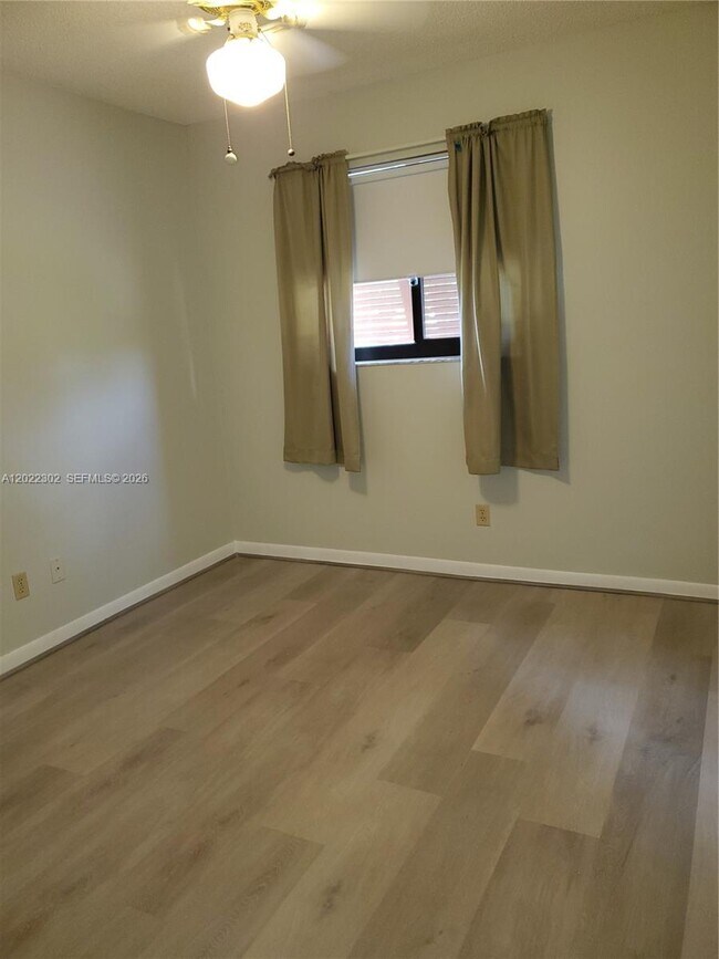 Foto del edificio - 1660 Fairway Rd