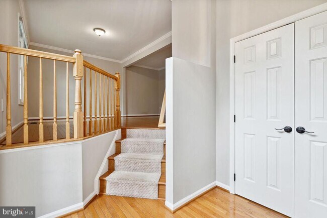 Foto del edificio - 5104 Woodfield Dr