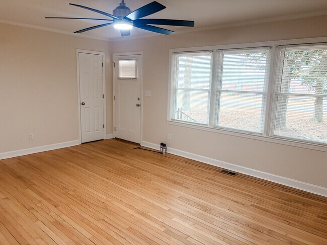 Foto del edificio - 609 E Chelly St