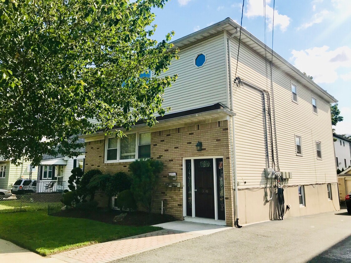 336 Kingsland Ave, Lyndhurst, NJ 07071 Room for Rent in Lyndhurst, NJ