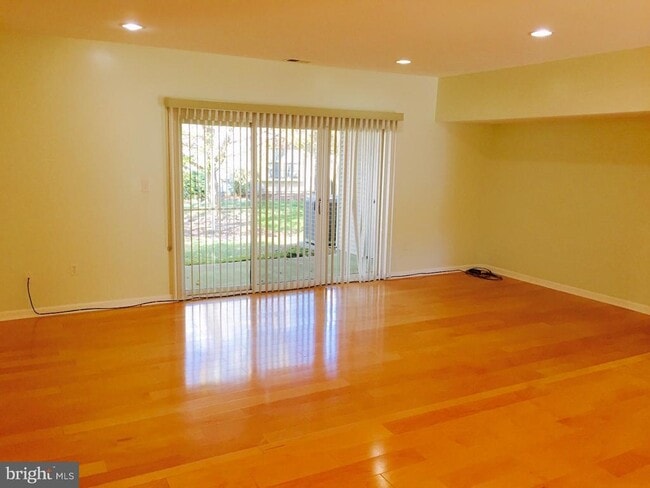 Building Photo - 7 Drewes Ct