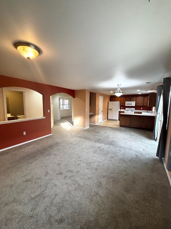 Building Photo - SW Bend House Near the Old Mill District, 4 Bdrms, 2.5 baths, A/C, Office/den, Dbl. Garage