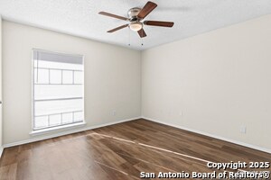 Foto del edificio - 922 Saddlebrook Dr