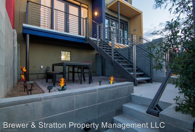 Building Photo - 3 br, 3.5 bath House - 512 E Ames Pl