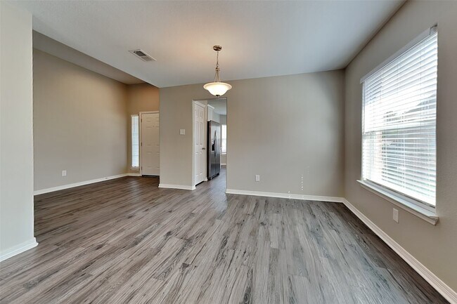 Foto del edificio - 10218 Black Forest Ct