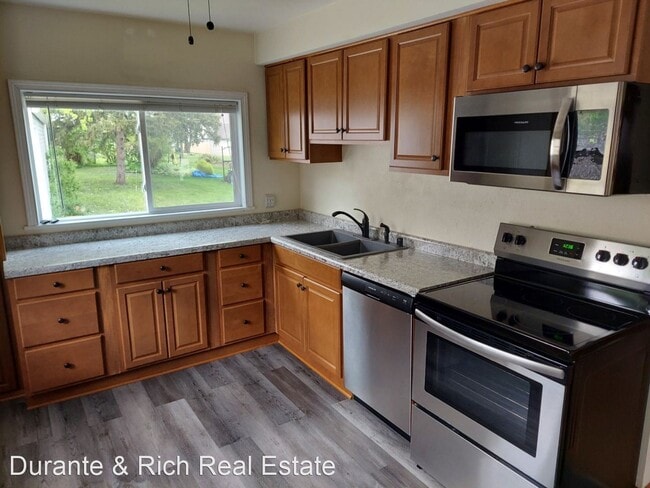 Building Photo - 2 br, 1 bath House - 2911 S 85th St