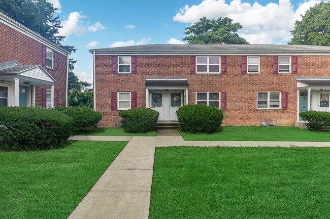 Foto del edificio - Crestwood Townhomes