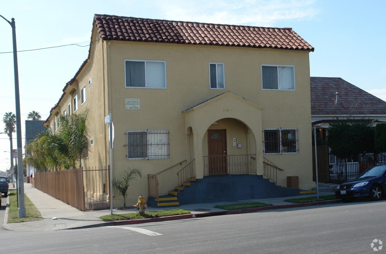 Foto del edificio - 1386 E 20th St