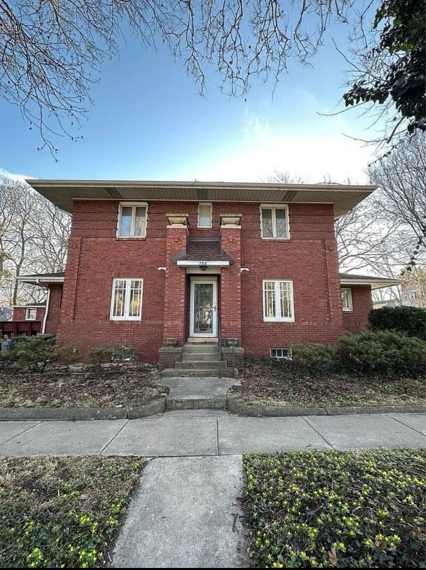 Building Photo - 708 S Busey Ave