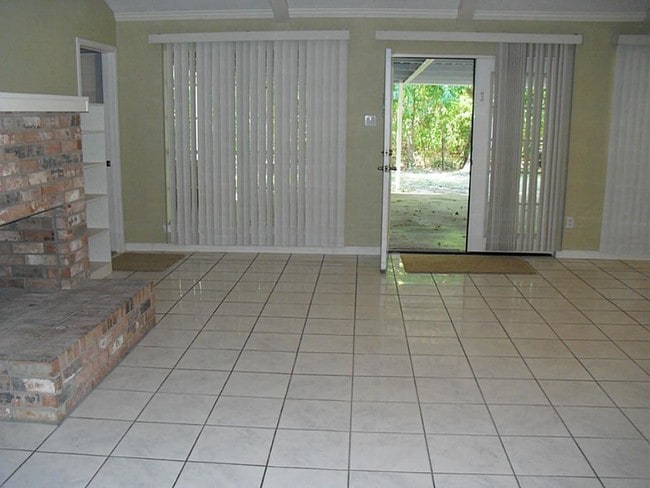 Building Photo - 13138 Max Rd