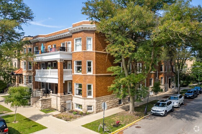 Foto del edificio - 3036 W Logan Blvd