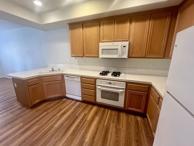 Building Photo - Charming 5 Bedroom house in Rancho Obispo Community