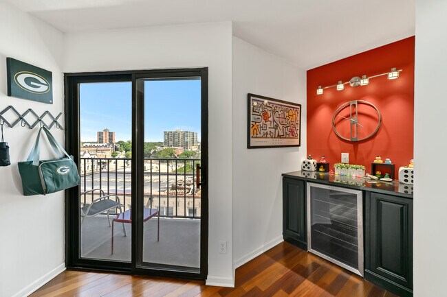 Foto del edificio - 1633 N Prospect Ave