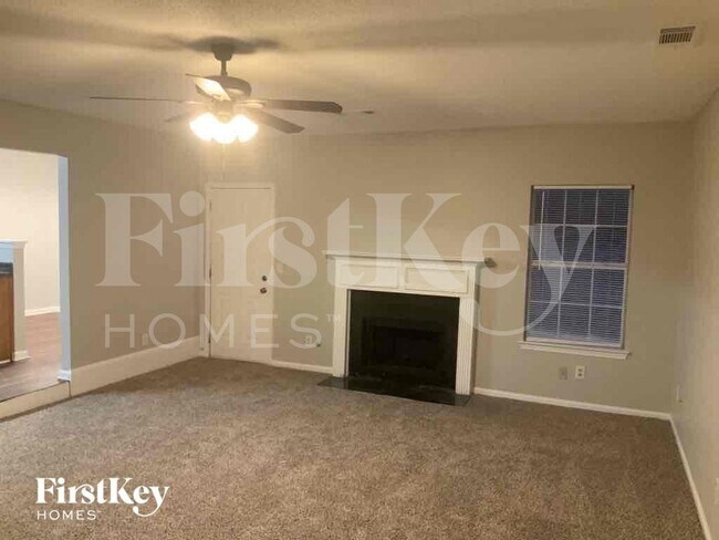 Building Photo - 226 Bonnes Dr SW